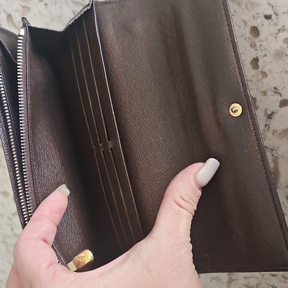 Louis Vuitton Damier Sarah Long Wallet - Picture 10 of 17